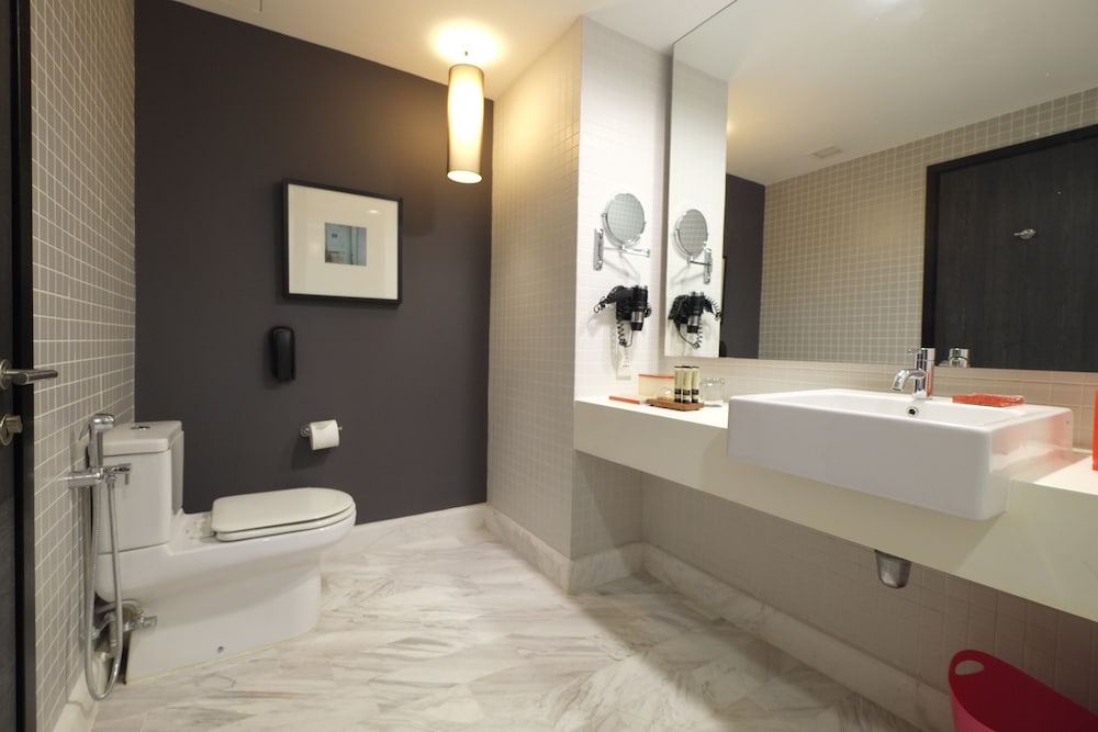 G Hotel Gurney 8/60