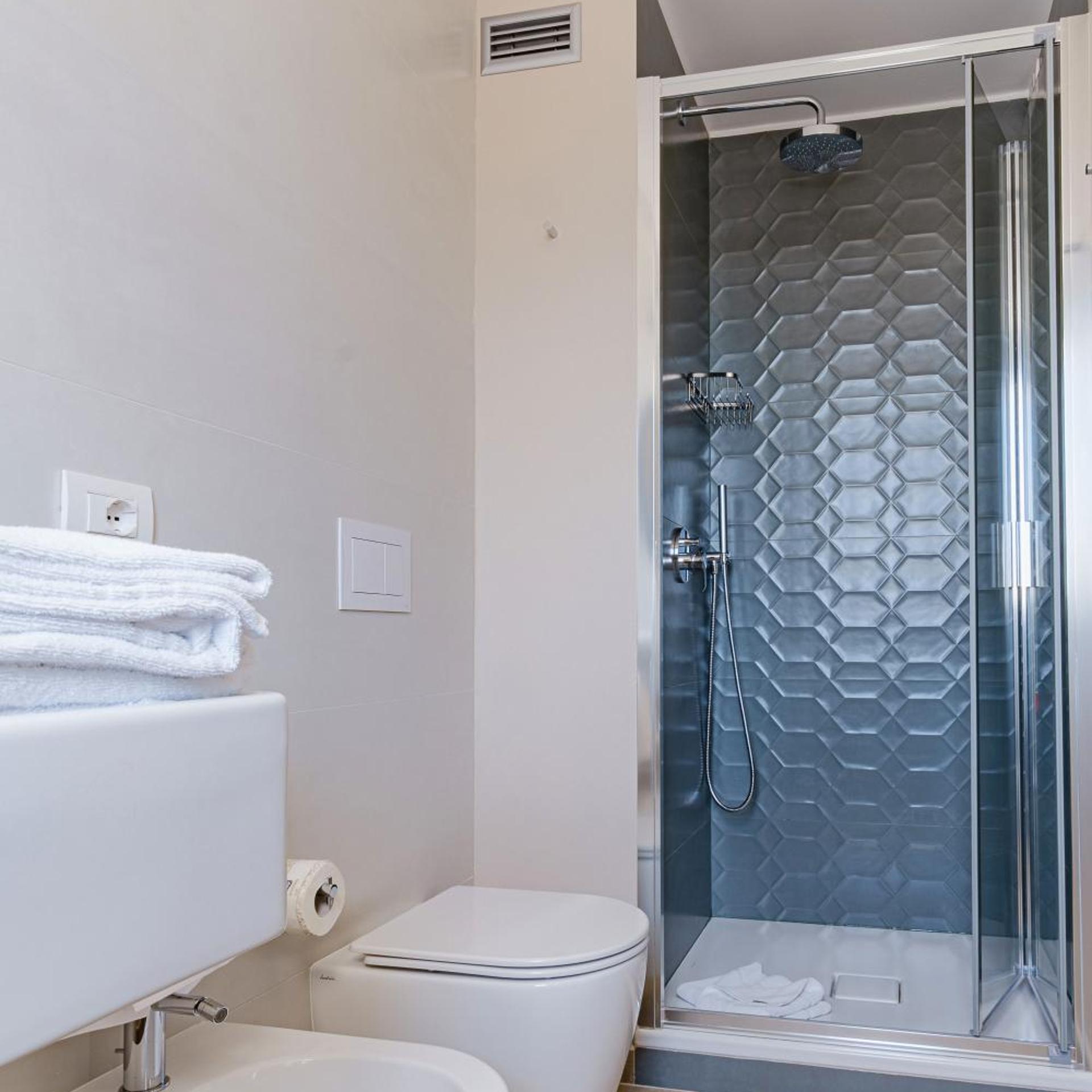 جناح جونيور، Boston Hotel Bari 9/10