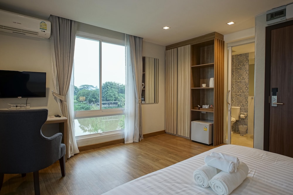 Nantra Chiangmai Riverfront Hotel 12/50