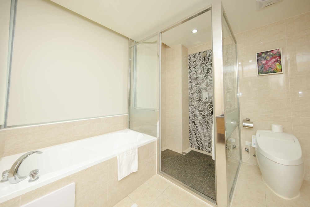 غرفة قياسية رباعية بسريرين كوين بحوض استحمام، Arsma Hotel 8/10