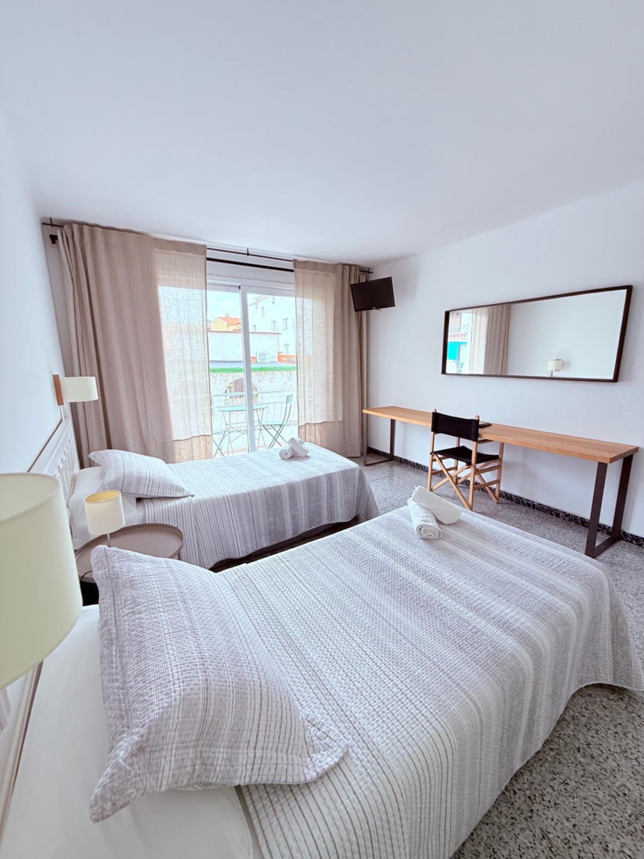 L'illa Hotel 11/25