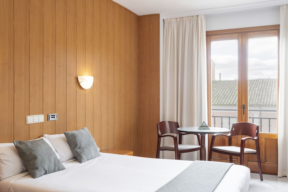 Hotel Maria de Molina 22/50
