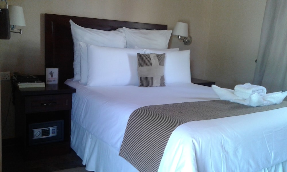 Adansonia Hotel 11/34