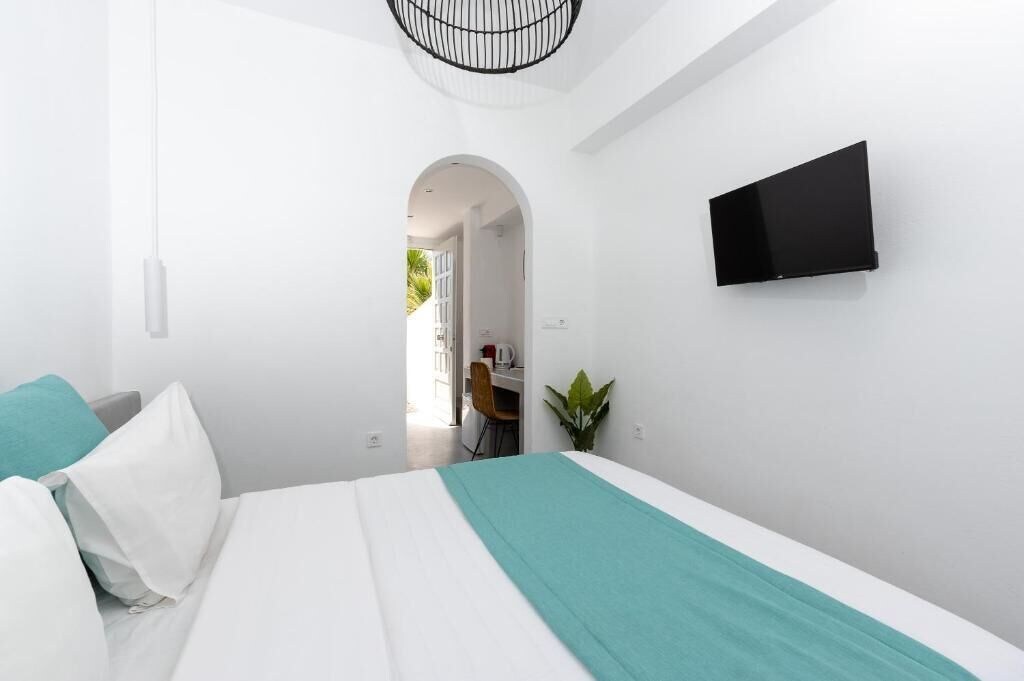 SUPERIOR, SEA VIEW, JETTED TUB