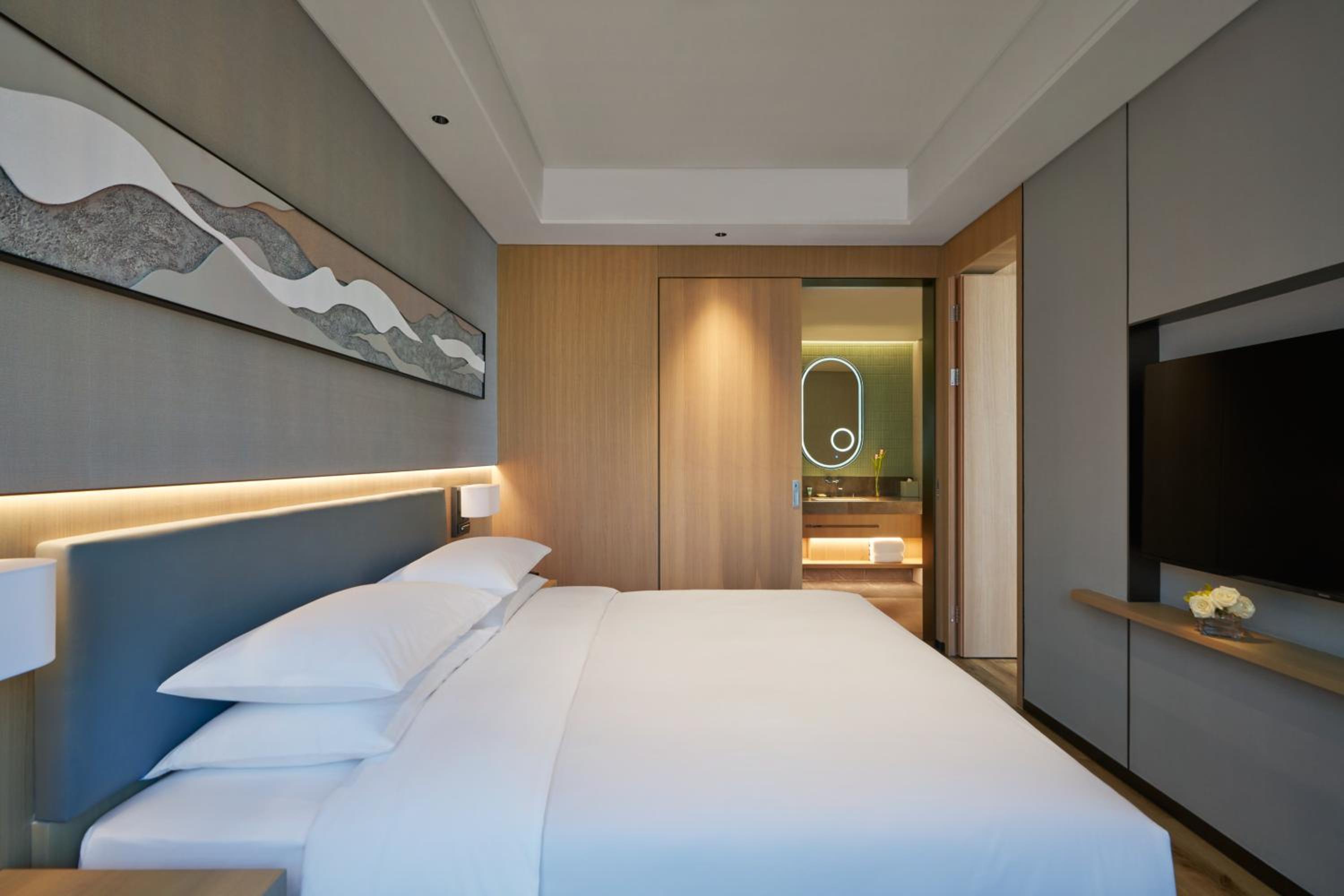 Suite, King Bed