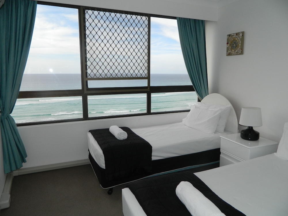 ROYAL PALM RESORT 26/80