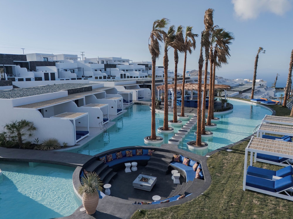 Cresanto Luxury Suites 52/60