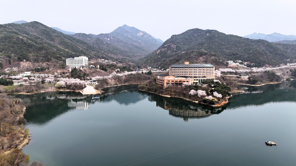 Cheongpung Resort 41/50