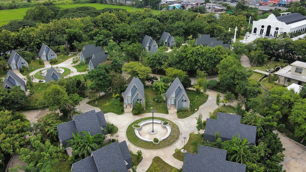 Sabai Hotel & Plaza 36/50