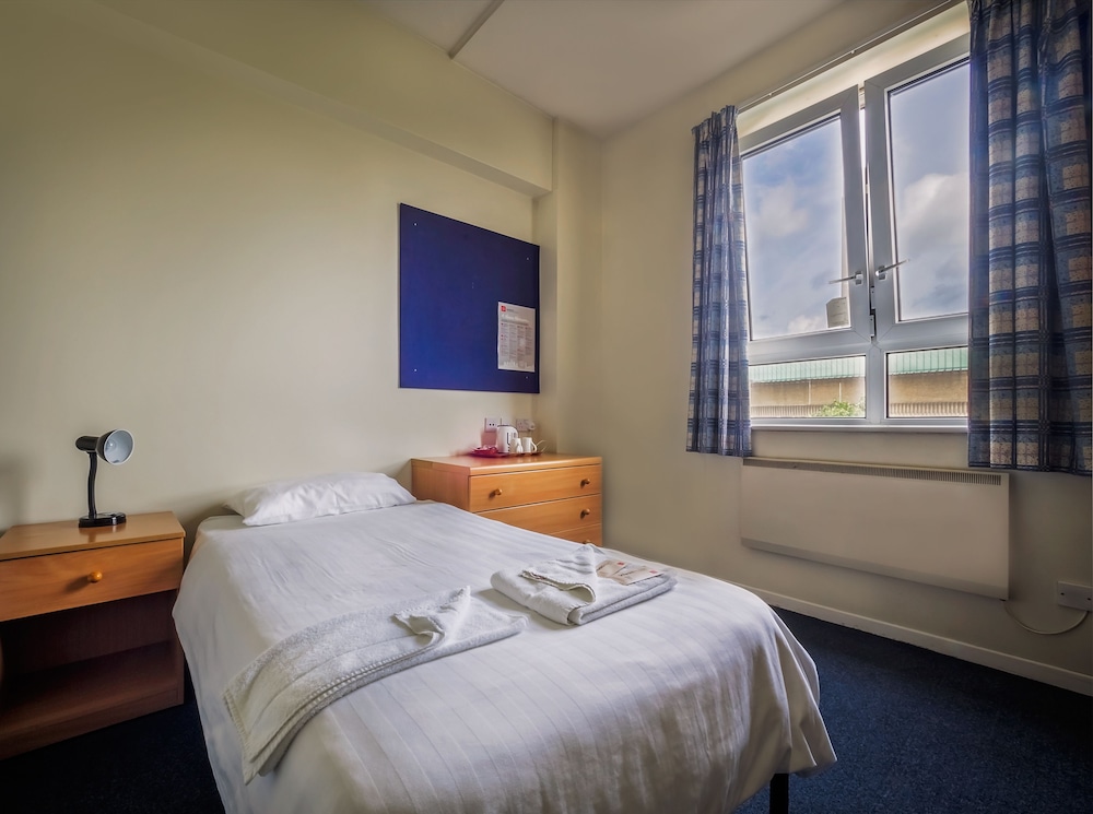 BASIC, SINGLE, SINGLE BED, SHARED BATHROOM