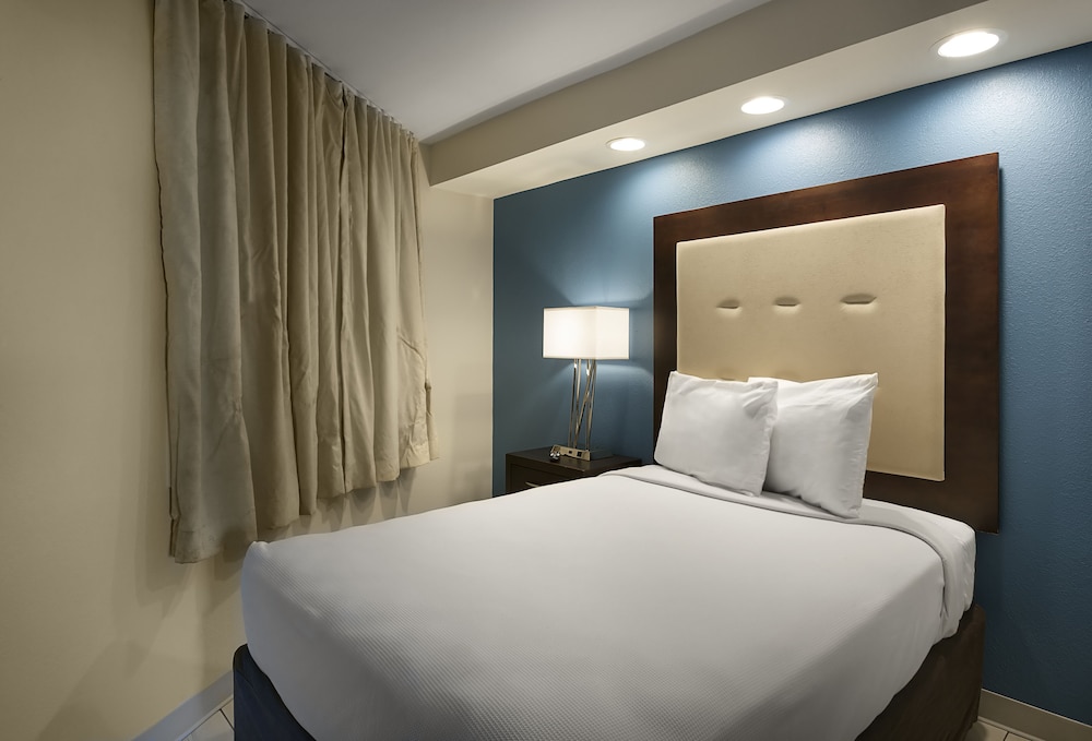 Captains Quarters Resort 11/72
