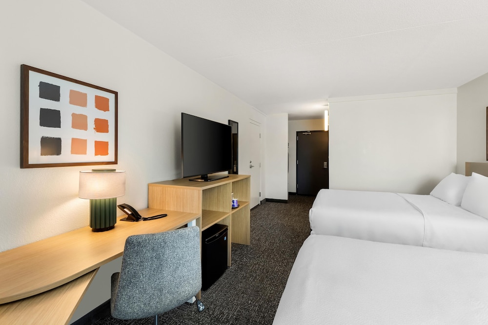 Spark by Hilton Akron Fairlawn 26/46