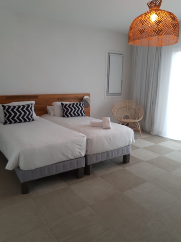 PREMIUM, TWIN BEDS