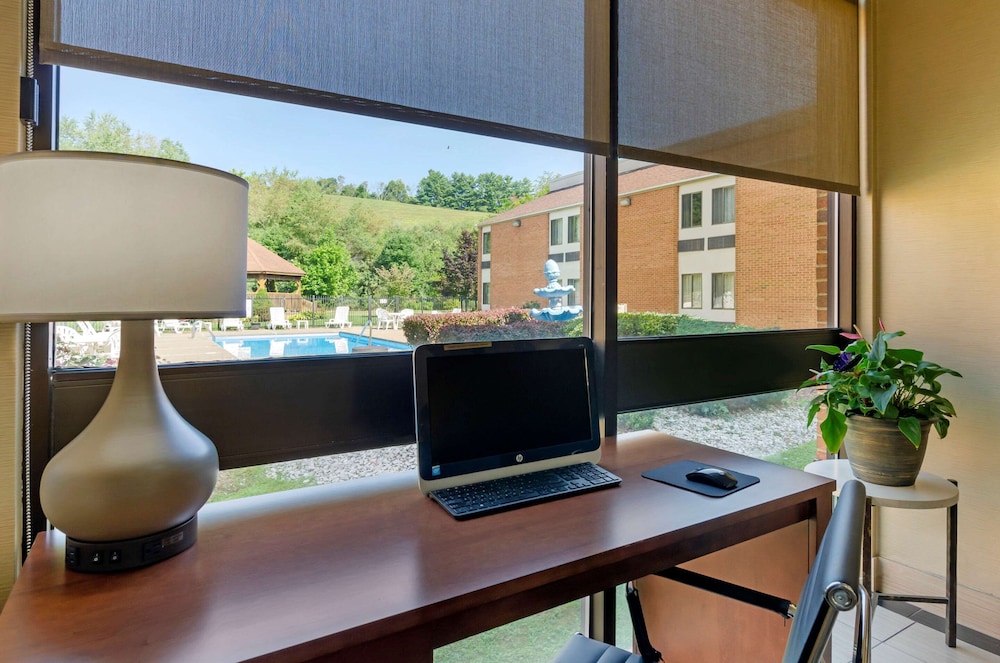 Comfort Inn Bluefield, VA 14/39