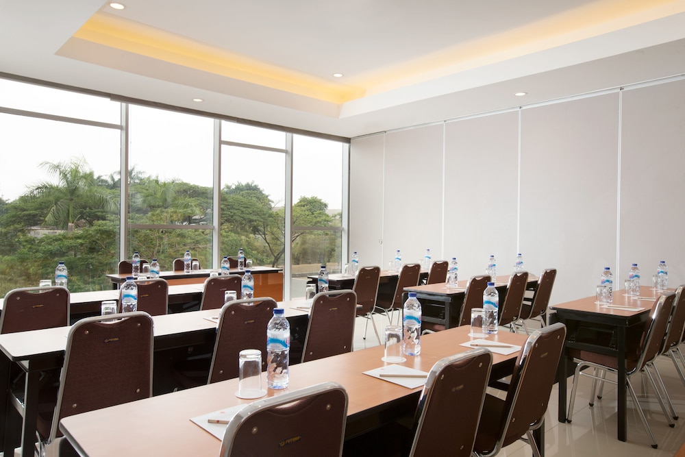 Amaris Hotel Citra Raya - Tangerang 16/17