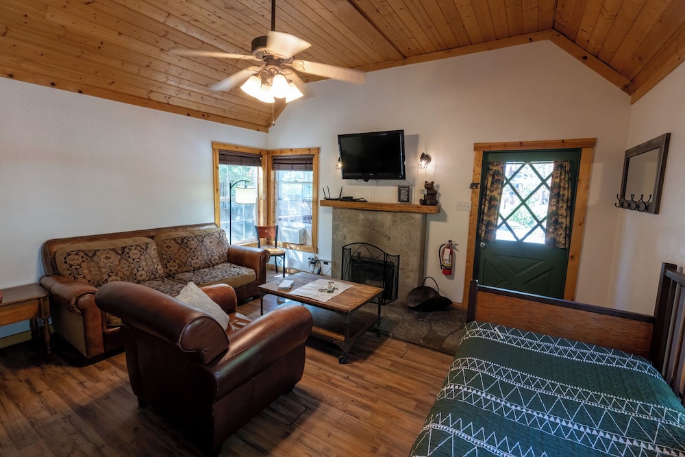 Shaver Lake Village Hotel 31/50