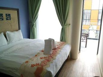 Deluxe, Balcony