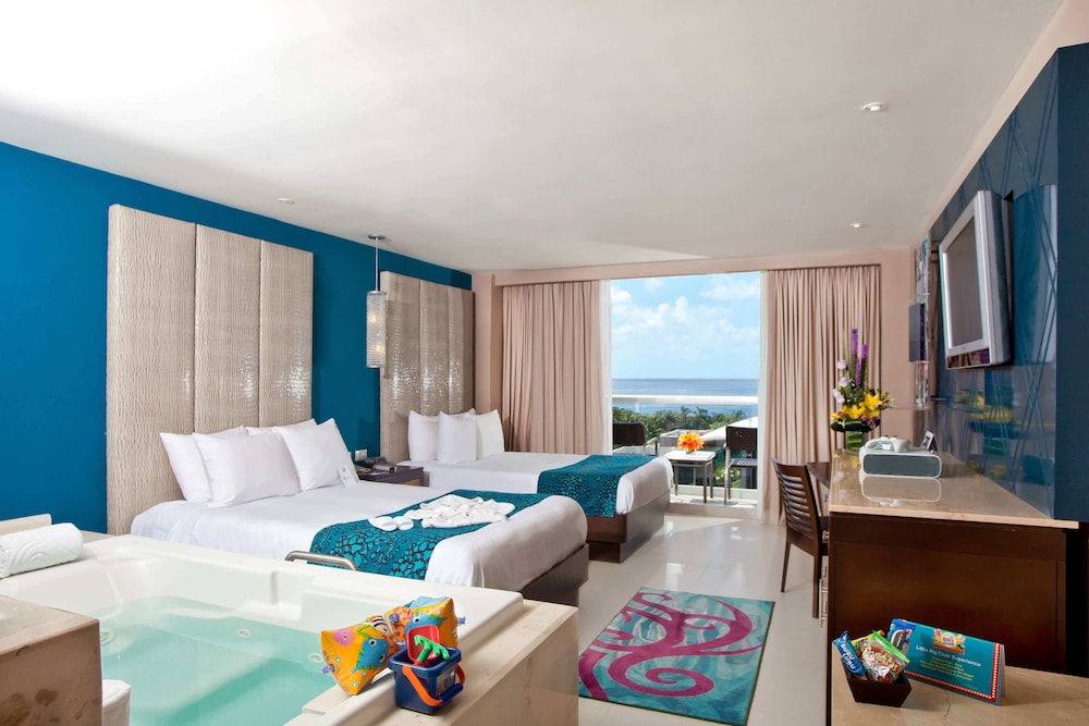 2 BEDROOMS, DELUXE, FAMILY, OCEAN VIEW