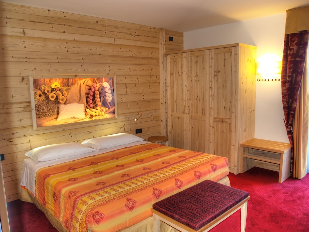 HOTEL LADINA 24/56