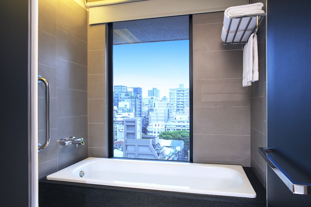 Aloft Taipei Zhongshan Hotel 24/36