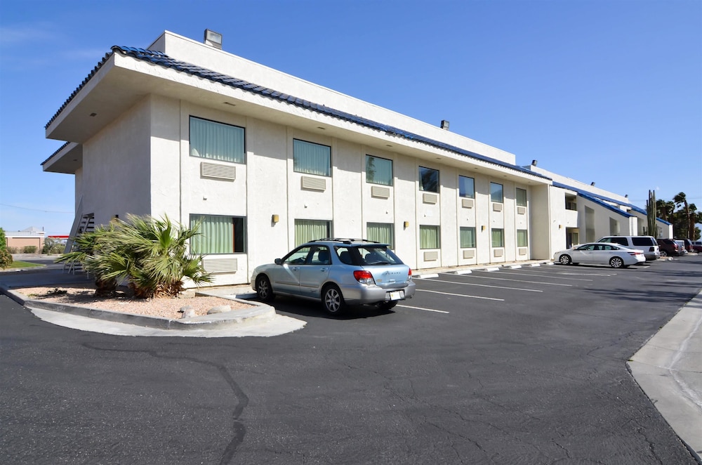 Motel6 North Palm Springs, CA - North 8/45