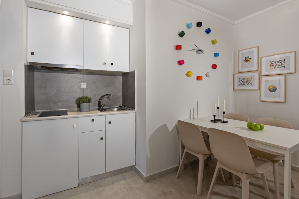 Castello Apartments 3/50