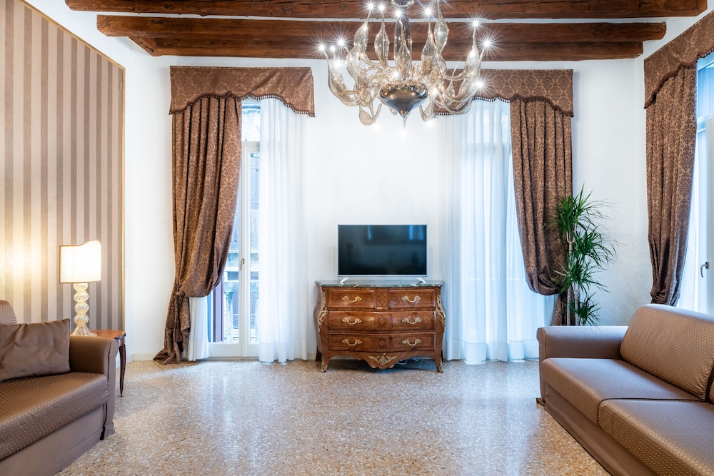 San Teodoro Palace 48/66