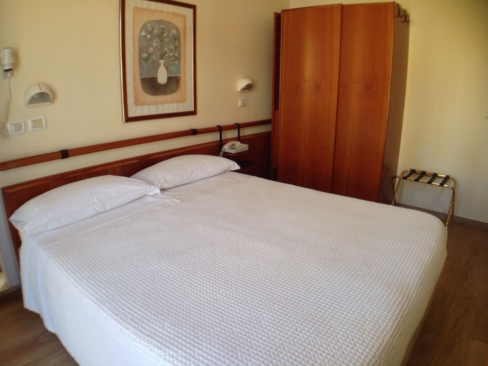 ROOM, SINGLE, DOUBLE BED