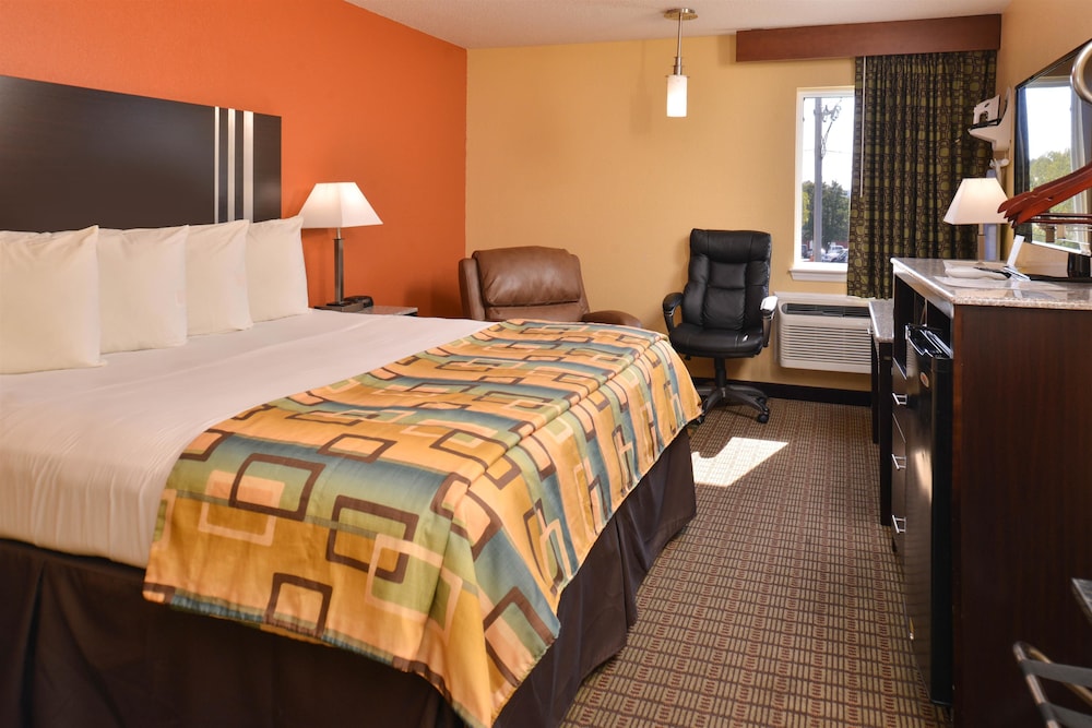 Douglas Inn And Suites 9/41