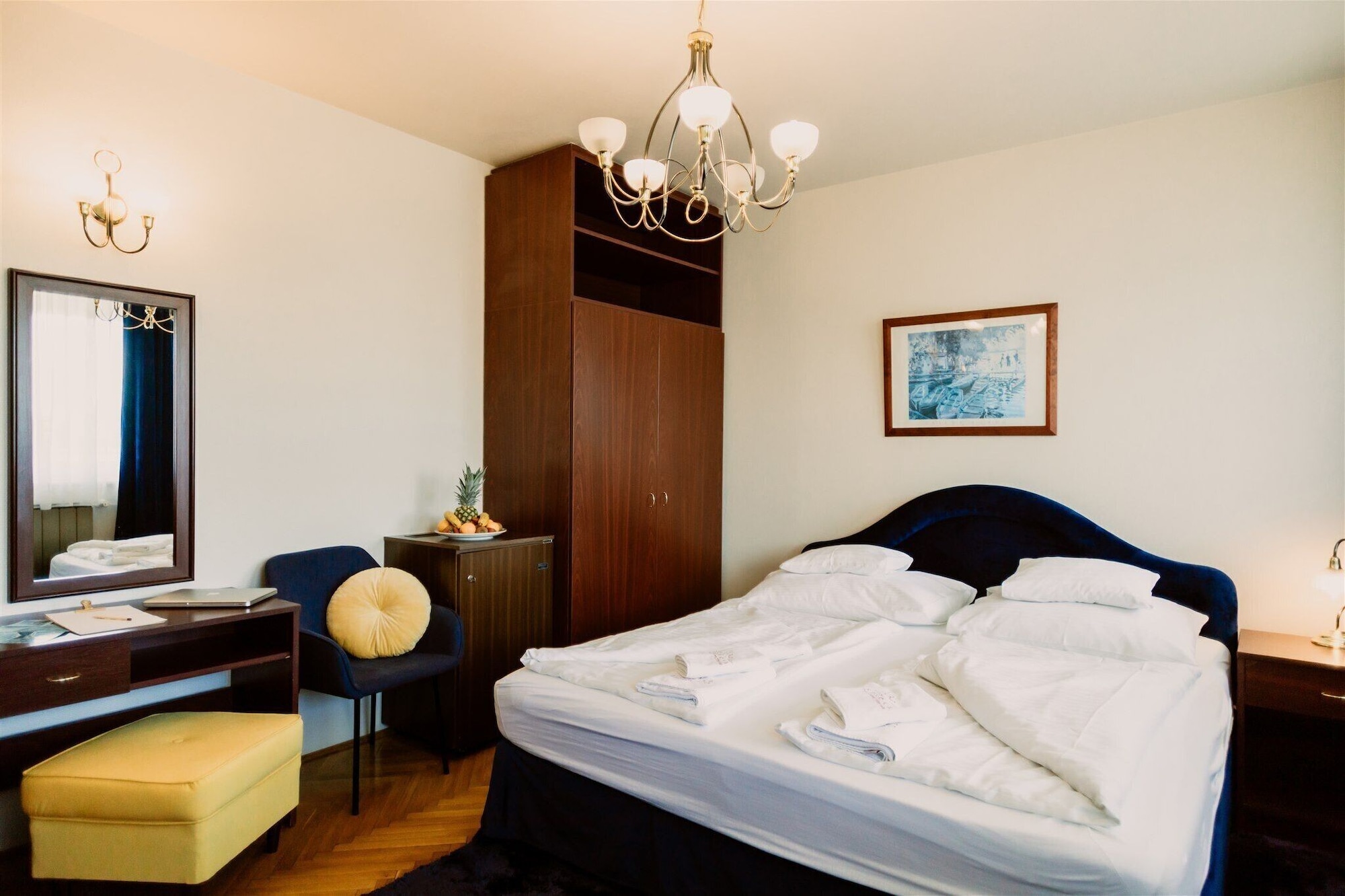 1 Bedroom, Classic, Triple, 2 Queen Beds, Resort View, 2 Sofa