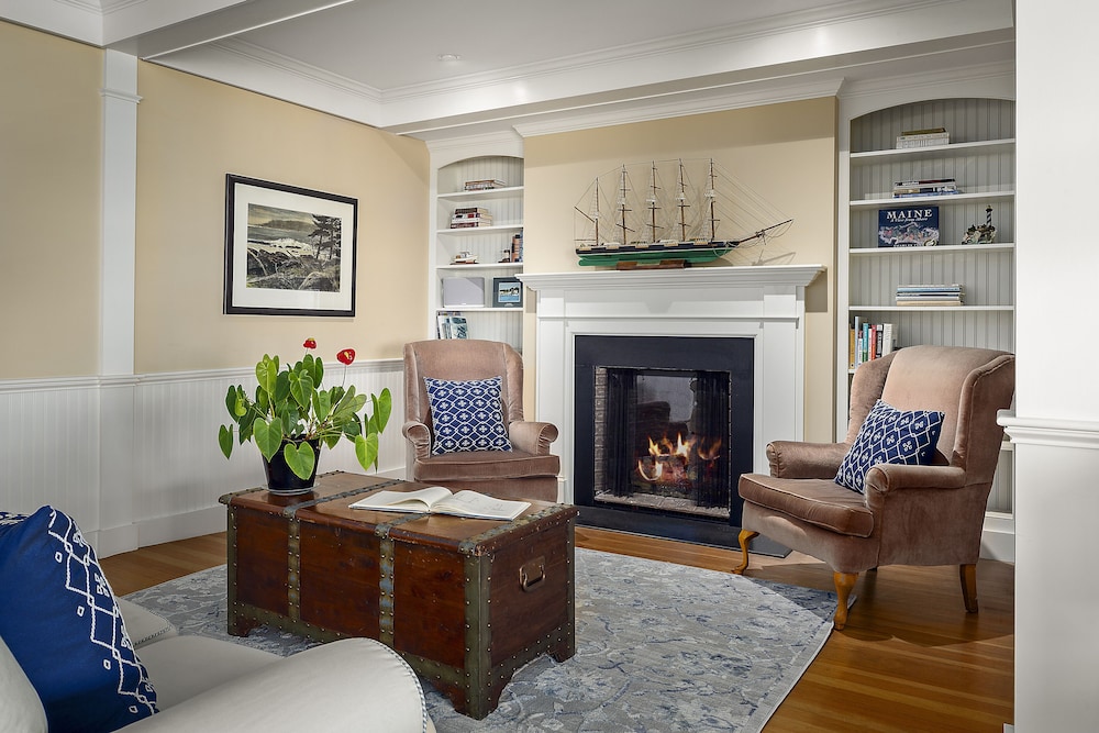 East Wind Inn 55/75