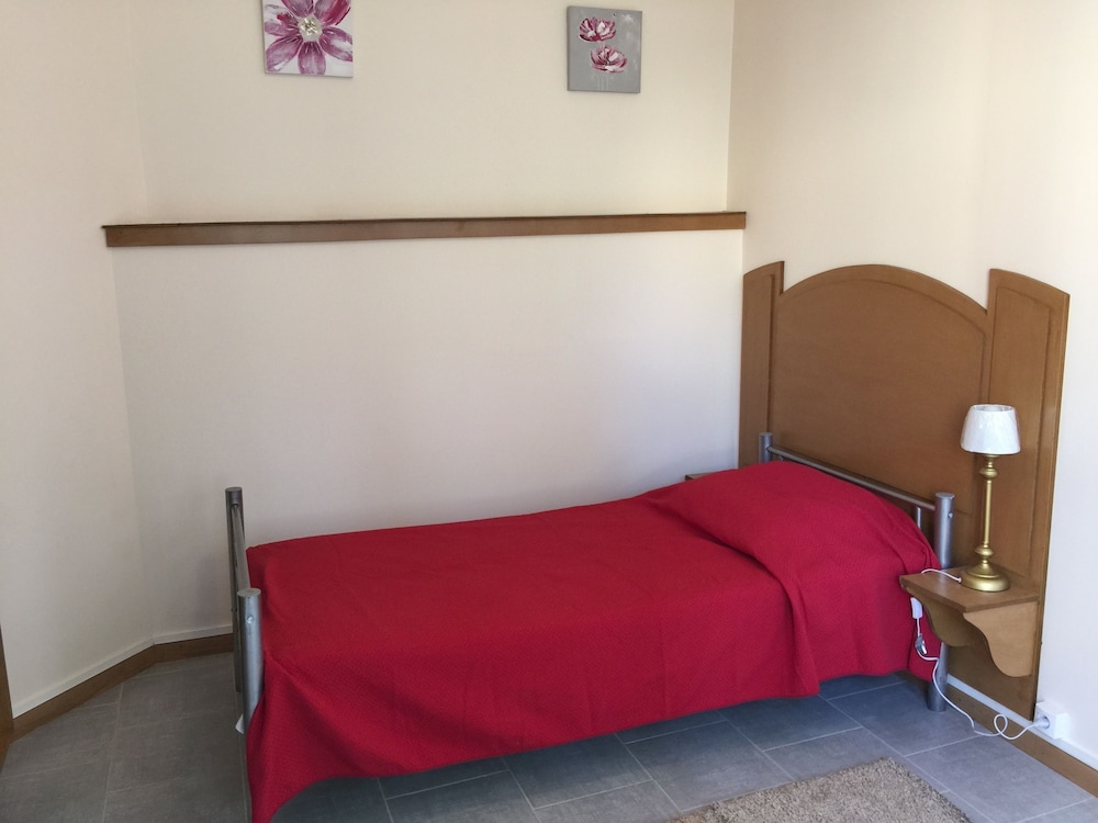 ECONOMY, SINGLE, SHARED BATHROOM