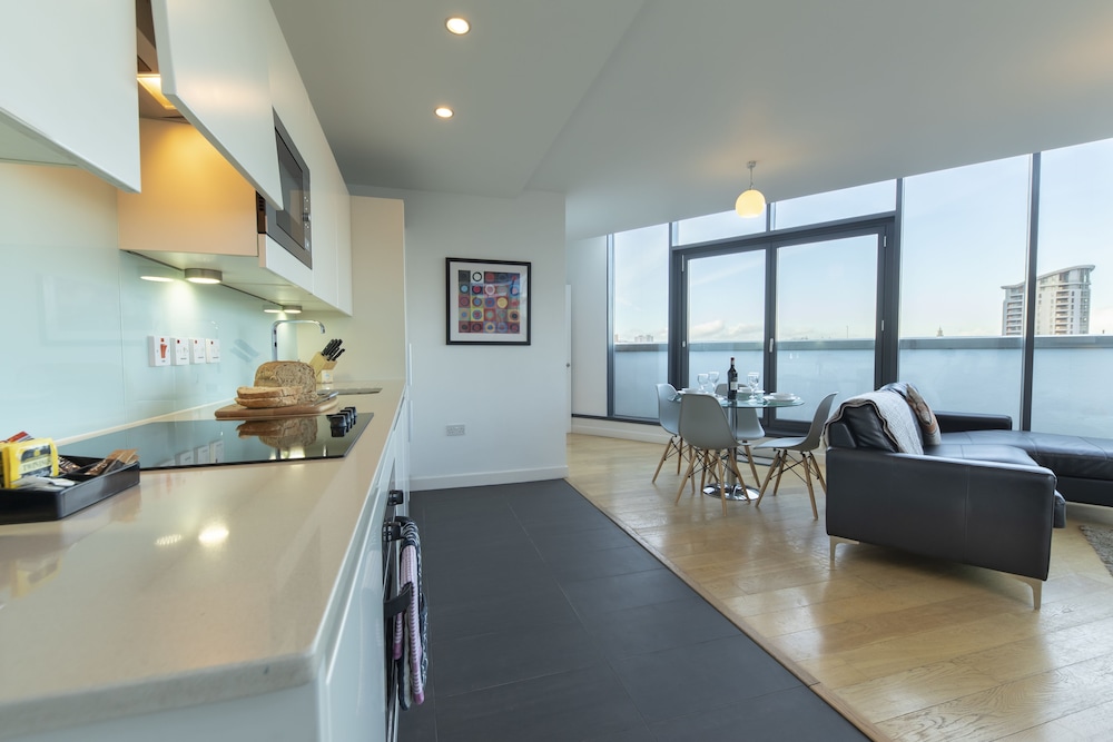Cleyro Serviced Apartments - Finzels Reach 31/50