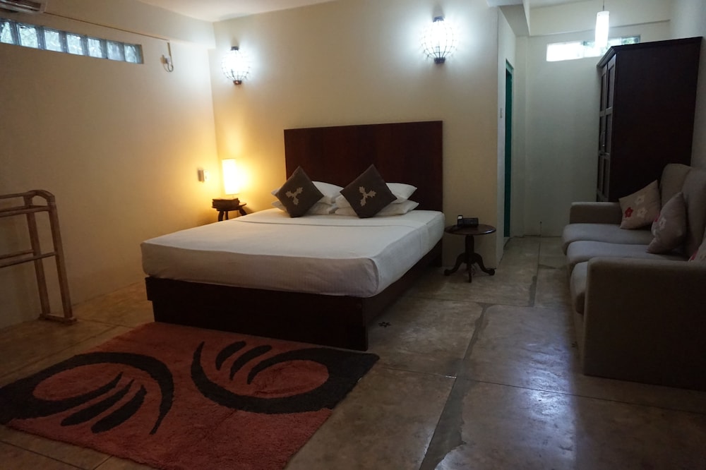 Thambapanni Retreat 18/72