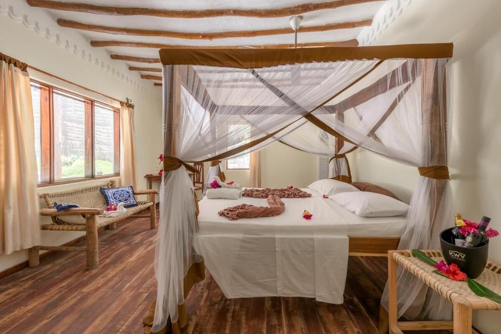 Hakuna Majiwe Beach Lodge 40/50
