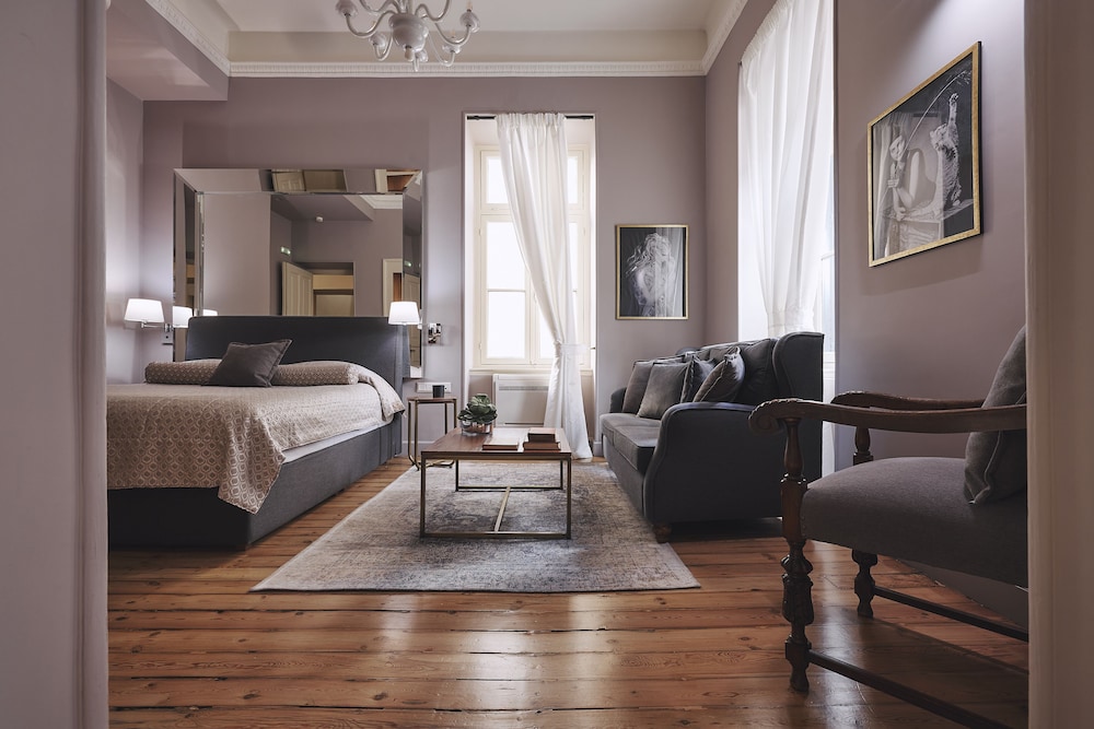 Bohemian Suites Athens 29/45