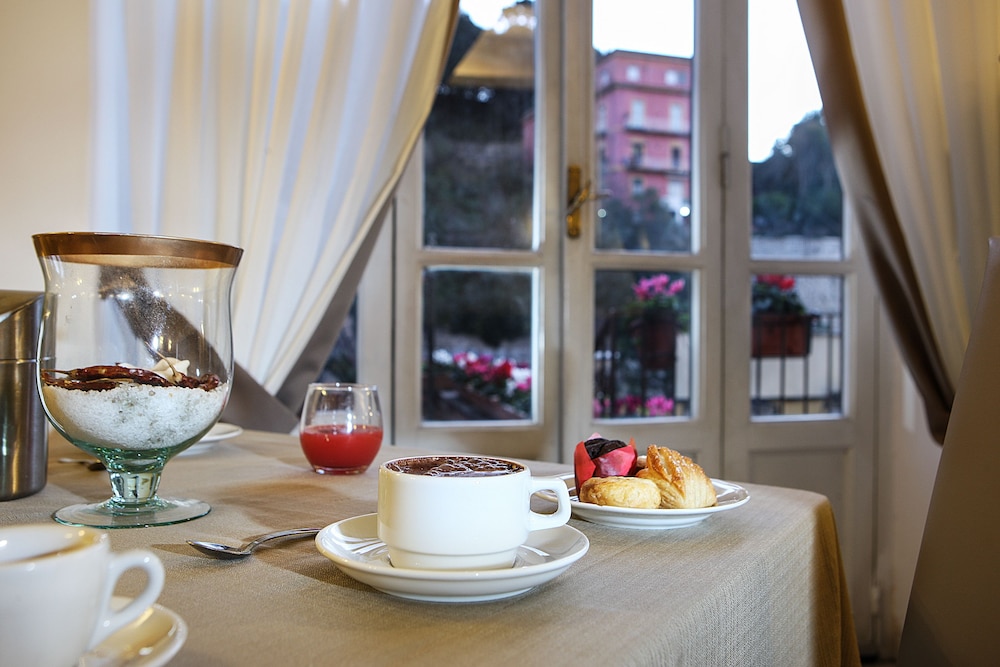 Grand Hotel Capodimonte 47/58