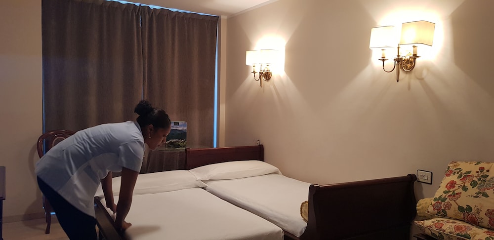 Gran Hotel Paraiso 36/65