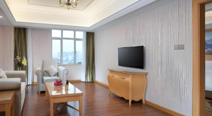 Vienna Hotel (Zhongshan Rainbow Avenue) 49/58