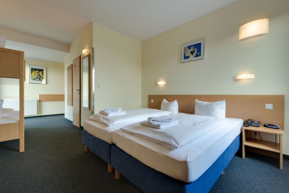 غرفة رباعية بسرير مزدوج وسرير بطابقين، Hotel Citylight Berlin 6/10