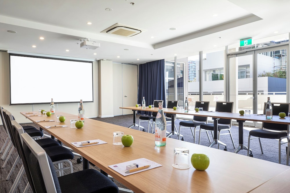 Sage Hotel Wollongong 65/75