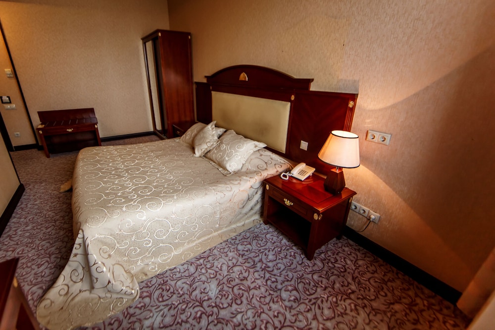The Crown Hotel 29/50