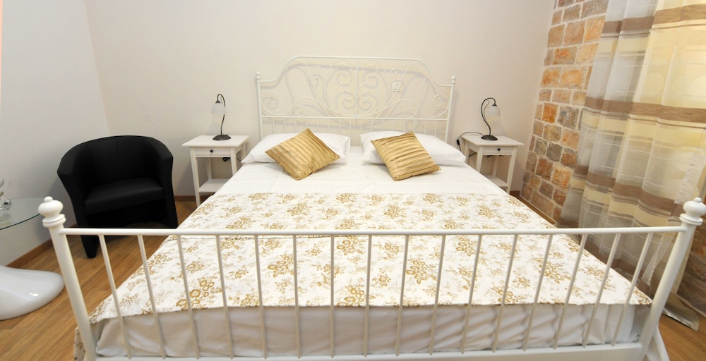 Nirvana Luxury Rooms 57/82
