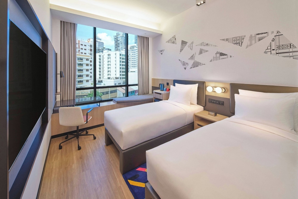 Aloft Singapore Novena 24/65