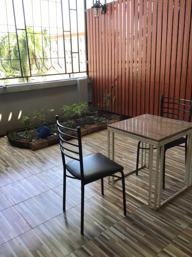 Ton Koon Hotel 37/46