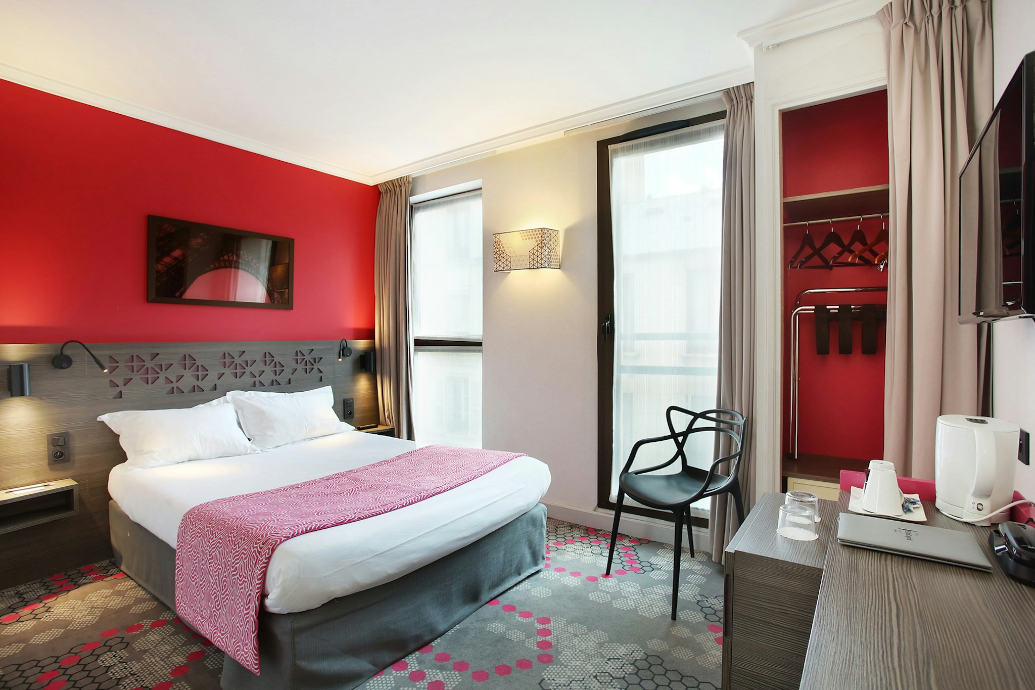 Eiffel Capitol Hotel 5/22