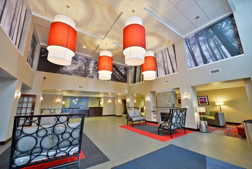 HOLIDAY INN EXPRESS CANANDAIGUA - FINGER LAKES 37/56