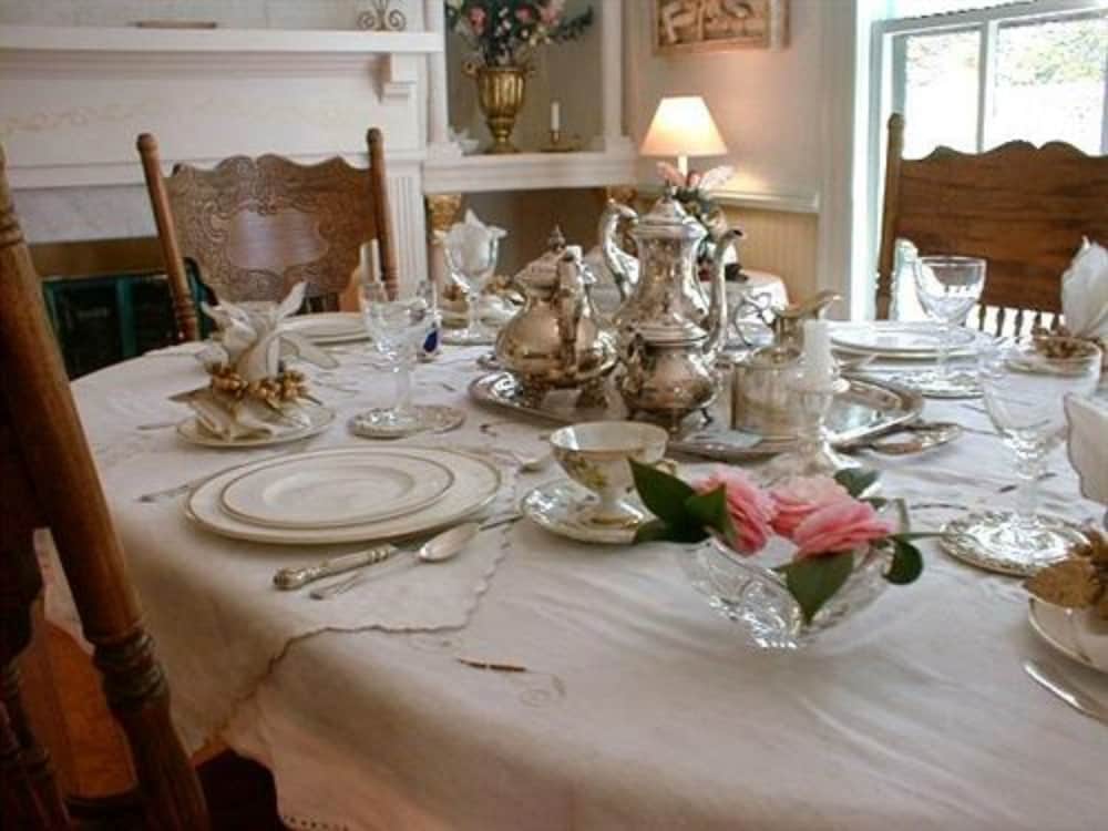 The Cottage Bed & Breakfast 8/19