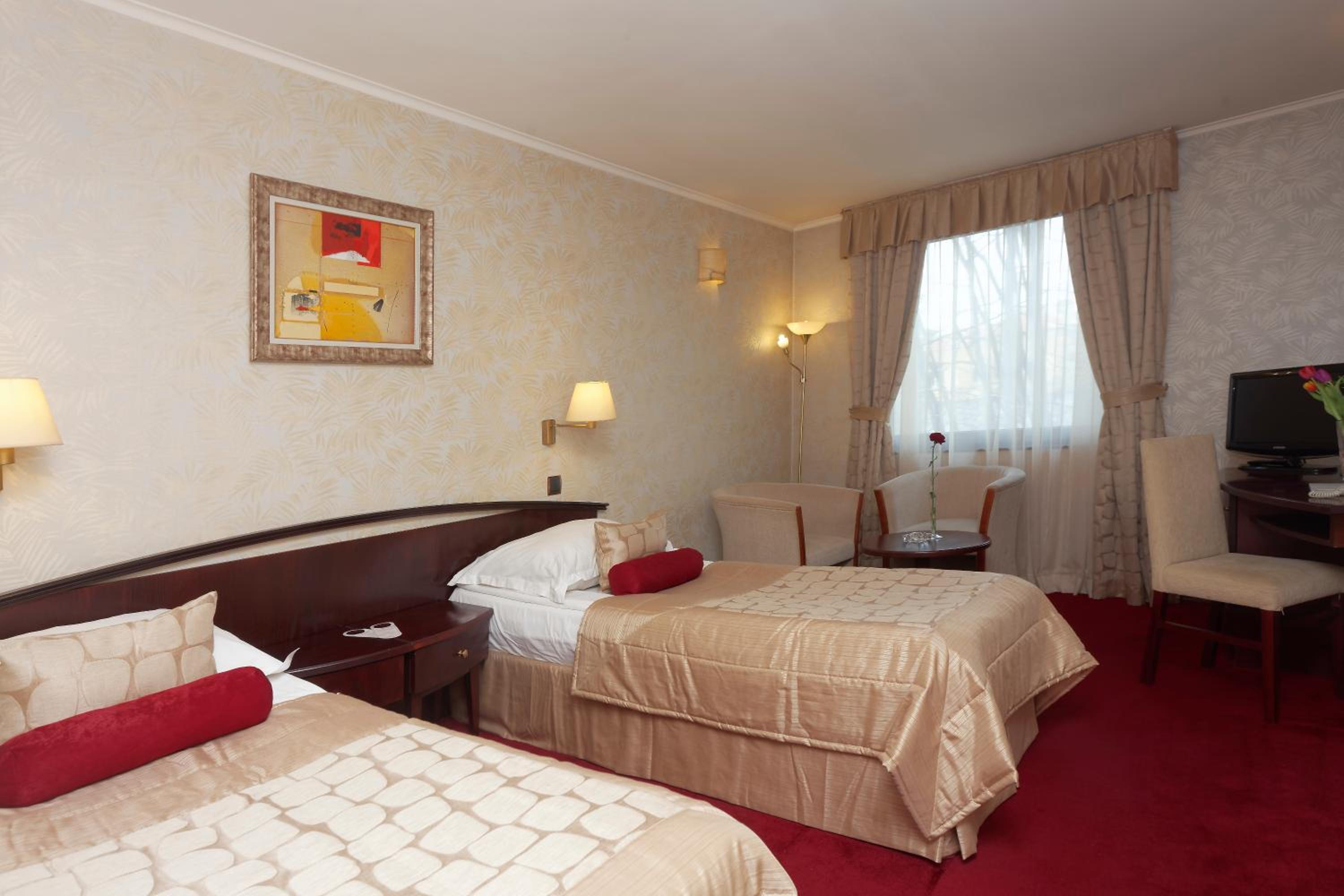 DELUXE, DOUBLE BED