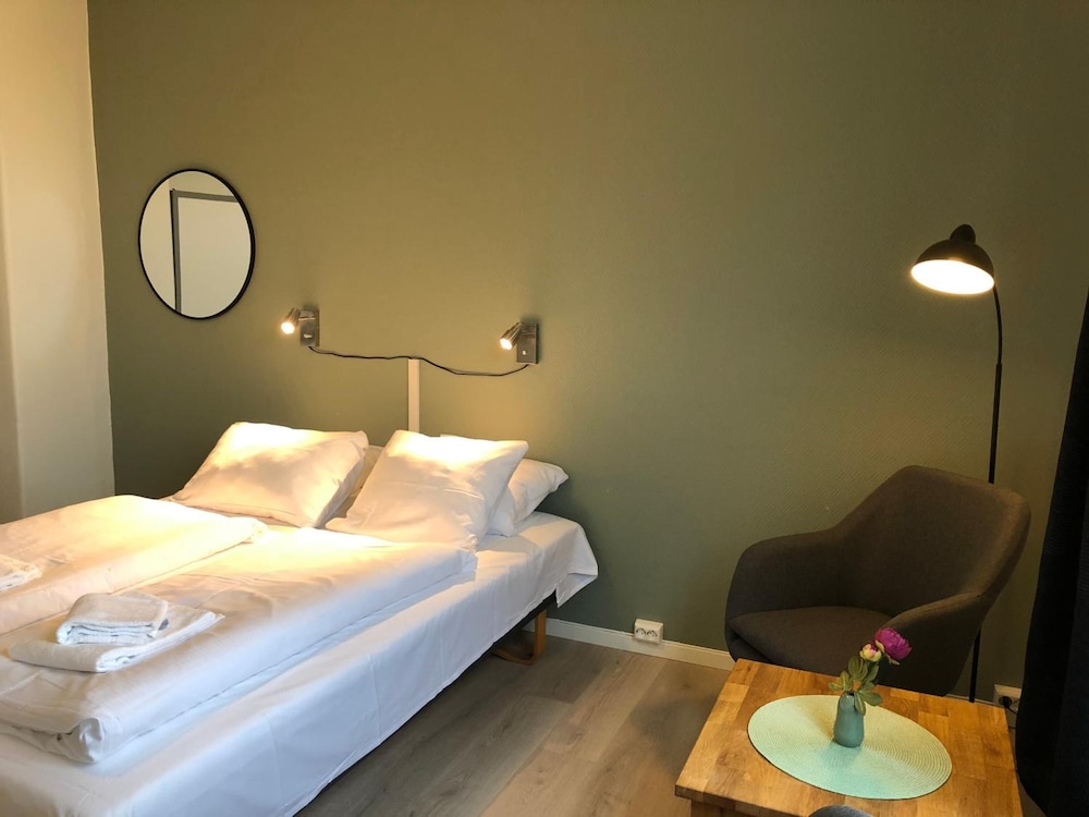 Ami Hotel 9/50